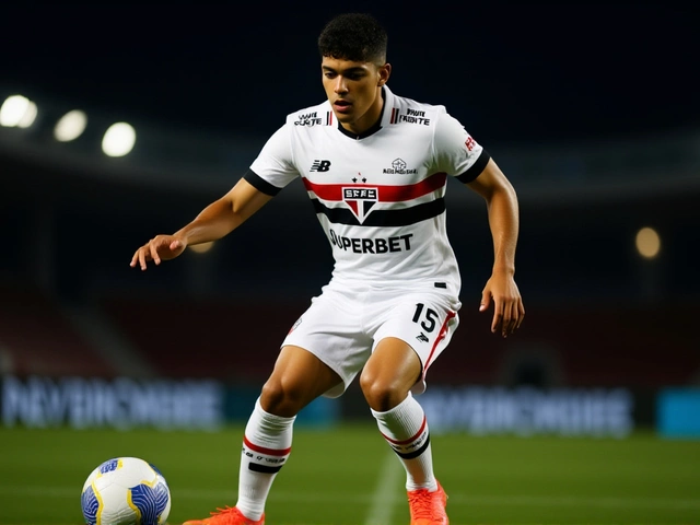 Arsenal eye William Gomes as São Paulo delays his sale